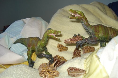 Safari Ltd, Great Dinosaurs, Velociraptor Dinosaur Toys